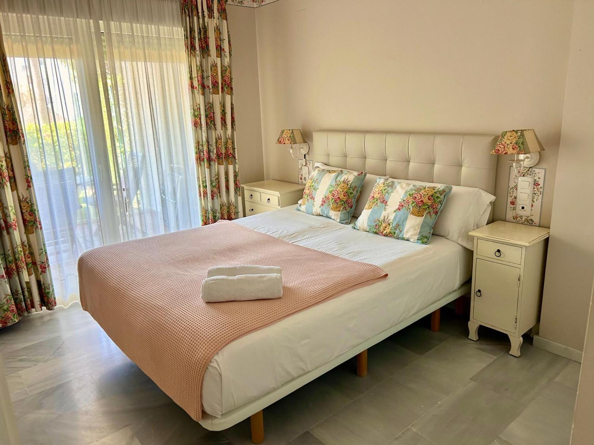 Sitio de Calahonda Mi Capricho, Beachfront, Grownfloor, Private Garden & Terrace מראה חיצוני תמונה